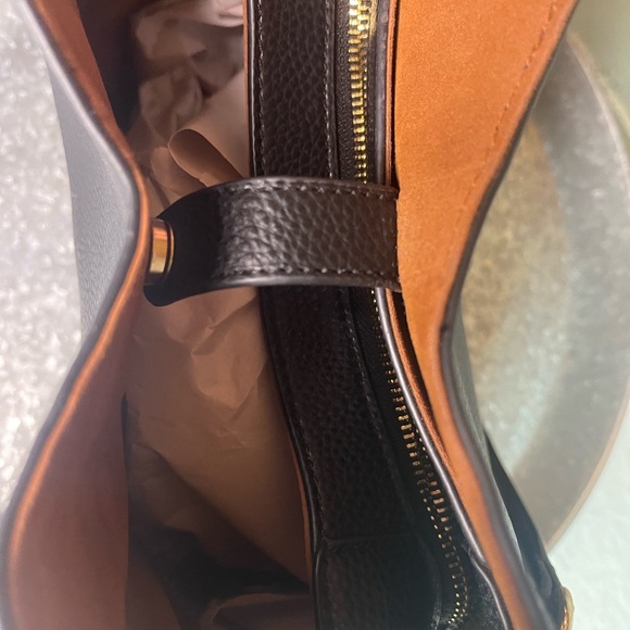 Seven Days Vegan Black Leather Shoulder Bag with Gold Chain - Picture 7 of 14